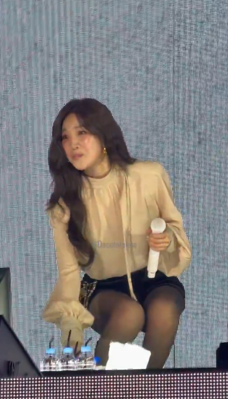 다비치 이해리 wearing PB029E